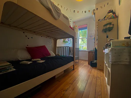 Rented by Sidewalk Realty LLC | media 29