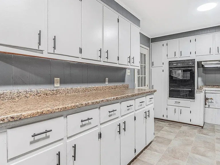 1219 N Parker St — Photo 18