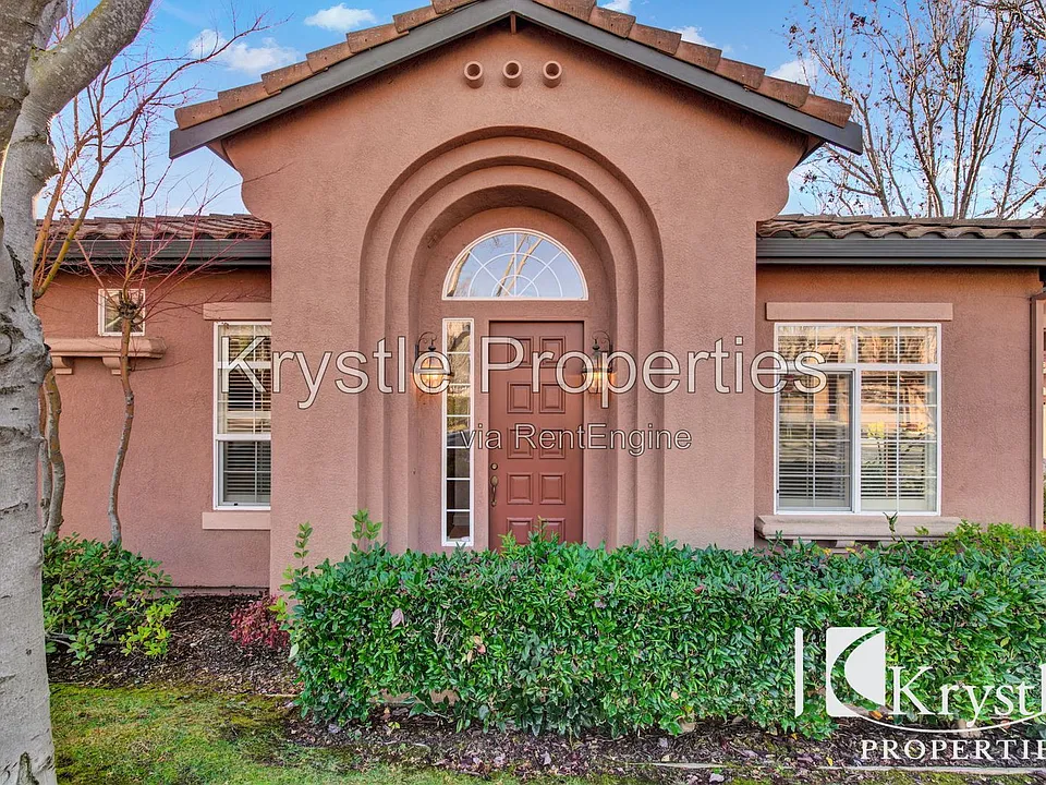 8401 Benavente Ct