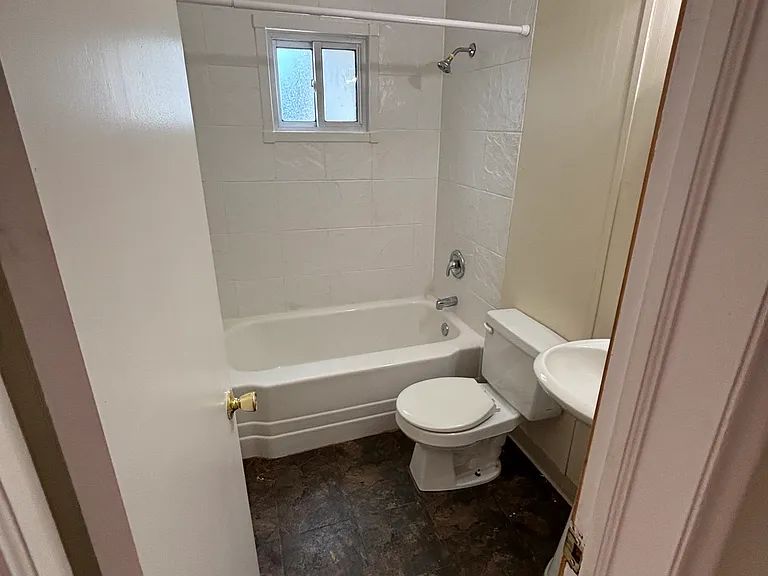 949 Canterbury St SW — Photo 9