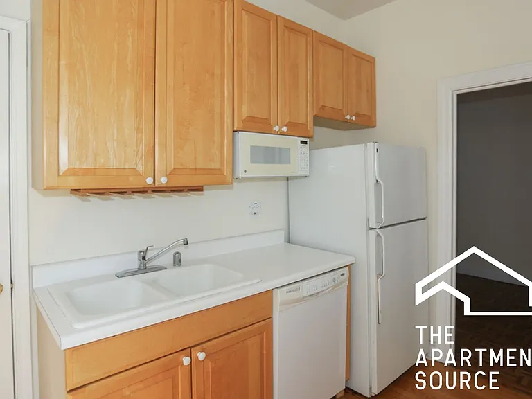 3846 N Southport Ave #3 — Photo 2