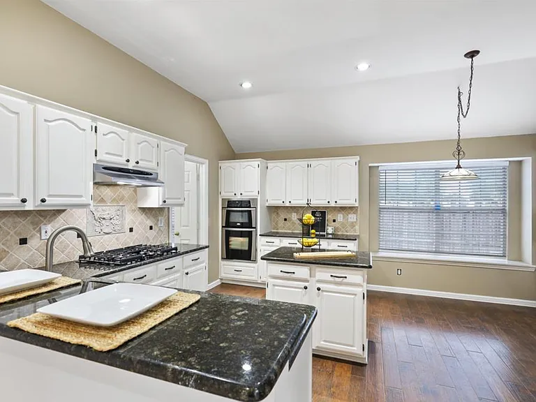 4500 Portrait Ln — Photo 8