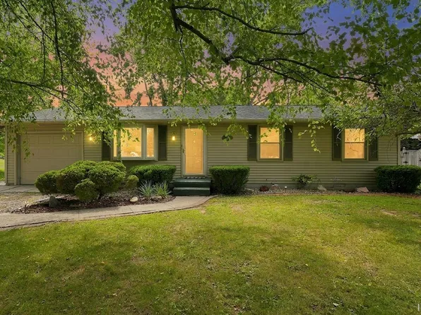 213 West St, Churubusco, IN 46723