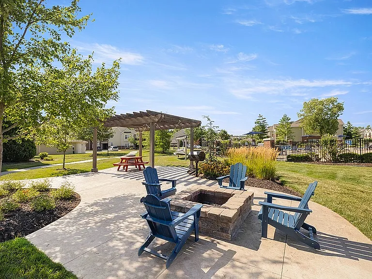 Eastland Trails Apartments — Photo 36
