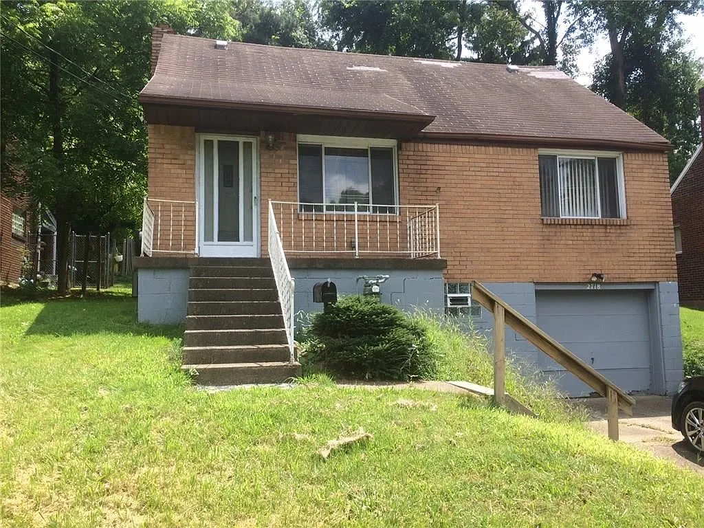 2718 Main St photo 1