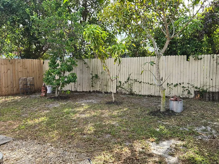 6511 Seminole Dr — Photo 15