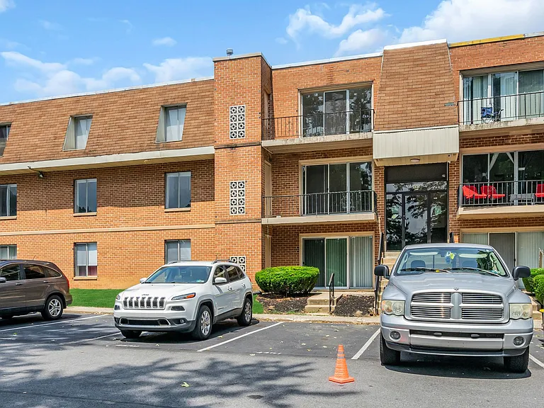 Ambassador Apartments — Photo 23