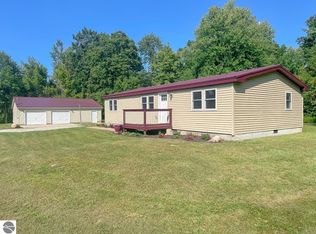 5664 N County Line Rd, Coleman, MI 48618