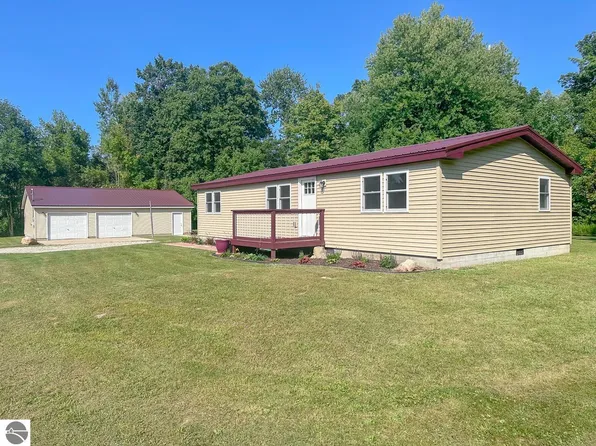 5664 N County Line Rd, Coleman, MI 48618
