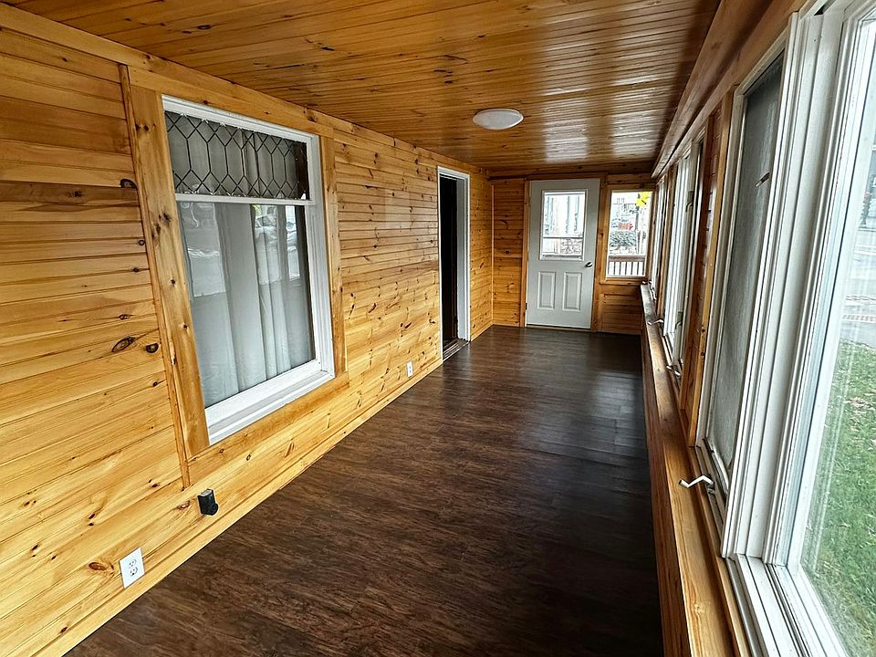 Porch - from opposite end