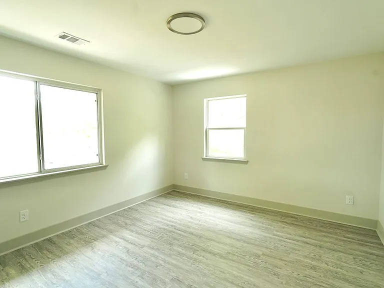 Emory Woods Apartments — Photo 6