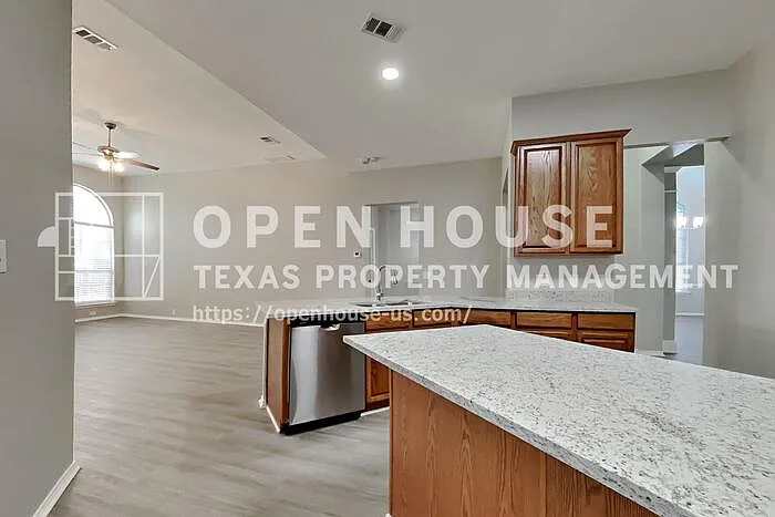2904 Saint Martin Dr — Photo 8