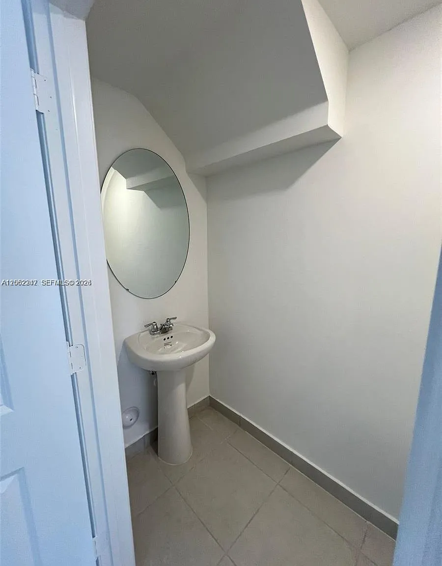 3 bed, 1442 sqft, $2,950 — Photo 2