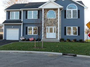 542 Grand Blvd, Deer Park, NY 11729