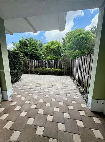 3 bed, 3.0 bath, 2008 sqft, $3,800 — Photo 4