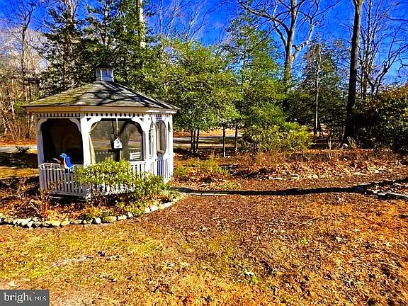 3rd image of 10958 Pit Rd