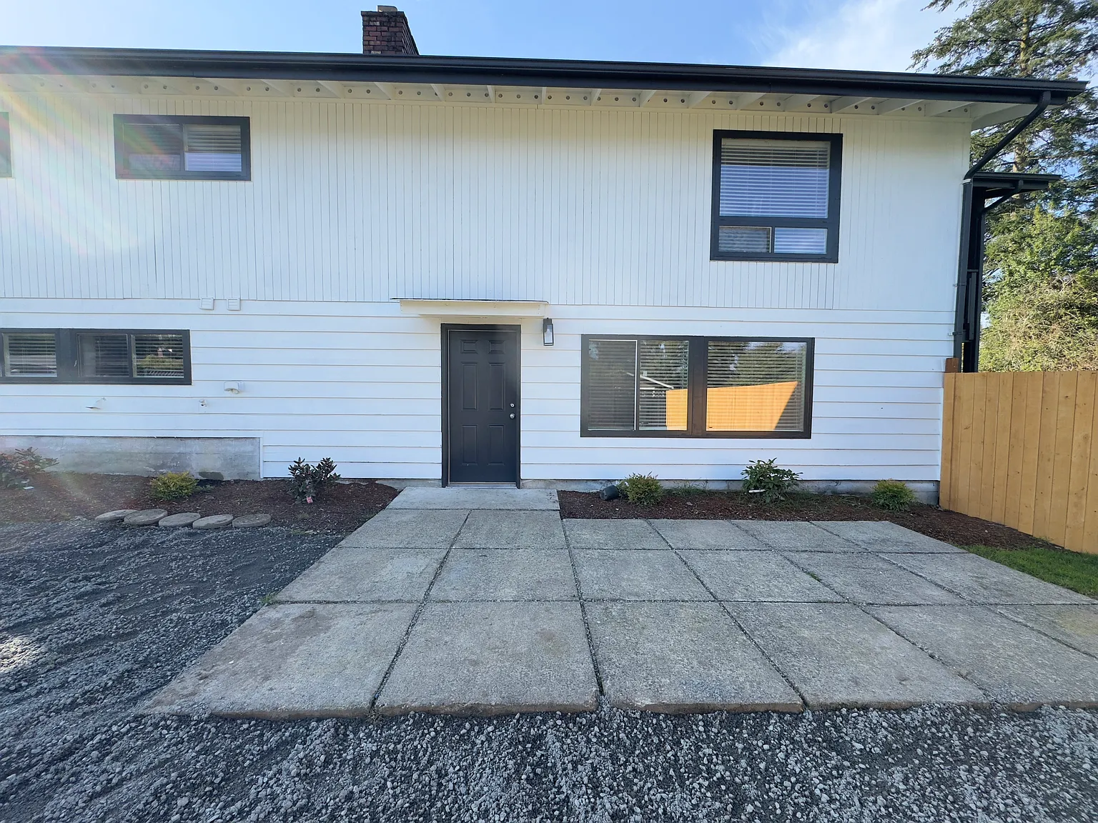 2 bed, 1370 sqft, $2,090 — Photo 3