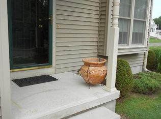 114 Maple St APT A, Easthampton, MA 01027