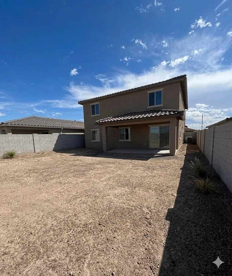4 bed, 2.0 bath, 2490 sqft, $979 — Photo 4