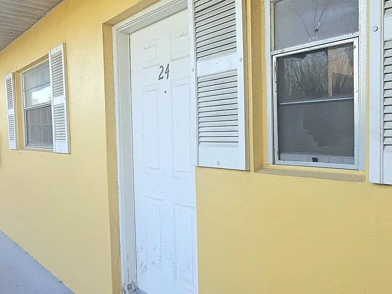 1505 Crescent Cir #B24 — Photo 1