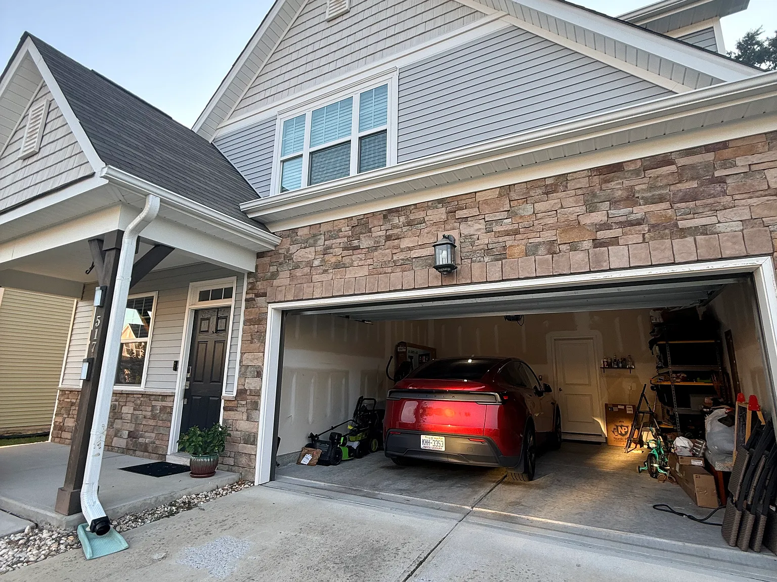 4 bed, 2400 sqft, $800 — Photo 2