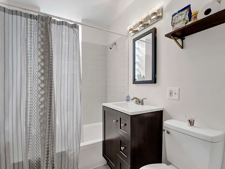 2337 W Thomas St #3F — Photo 12