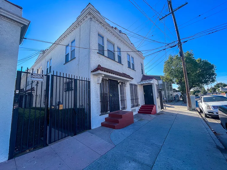 1450 W 39th St — Photo 4