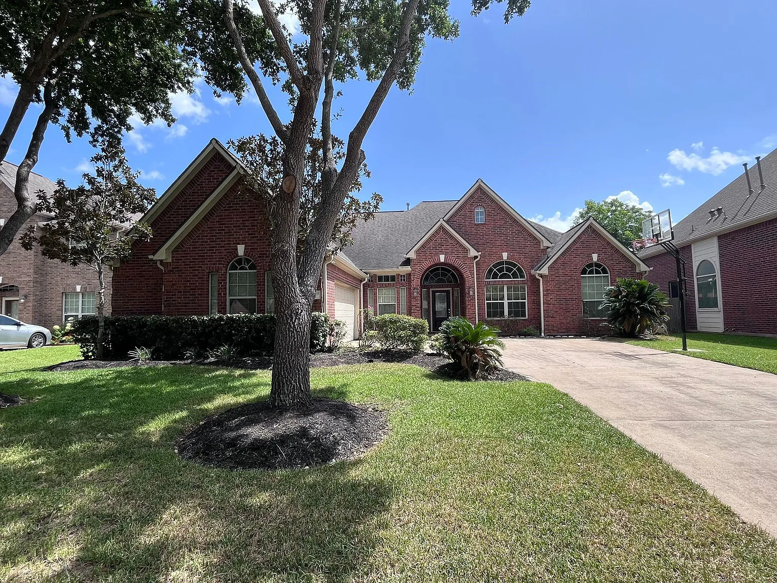 4 bed, 3.0 bath, 2830 sqft, $2,825 — Photo 1