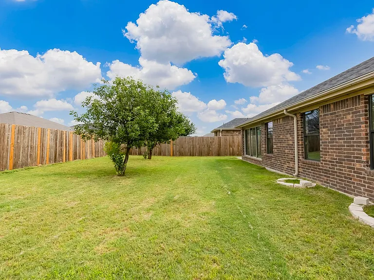 2405 Coy Dr — Photo 33