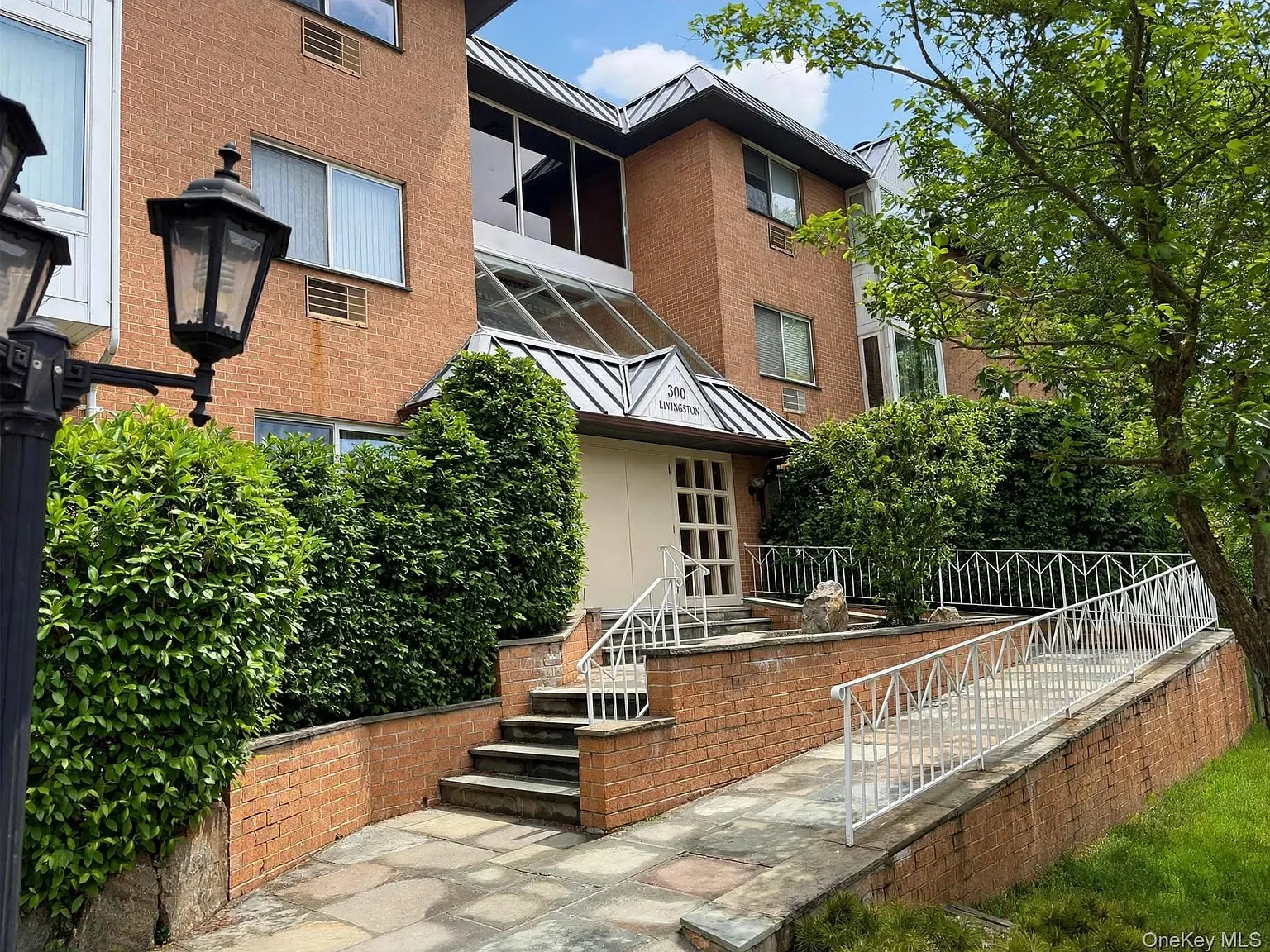 1 bed, 1.0 bath, 950 sqft, $2,995 — Photo 1