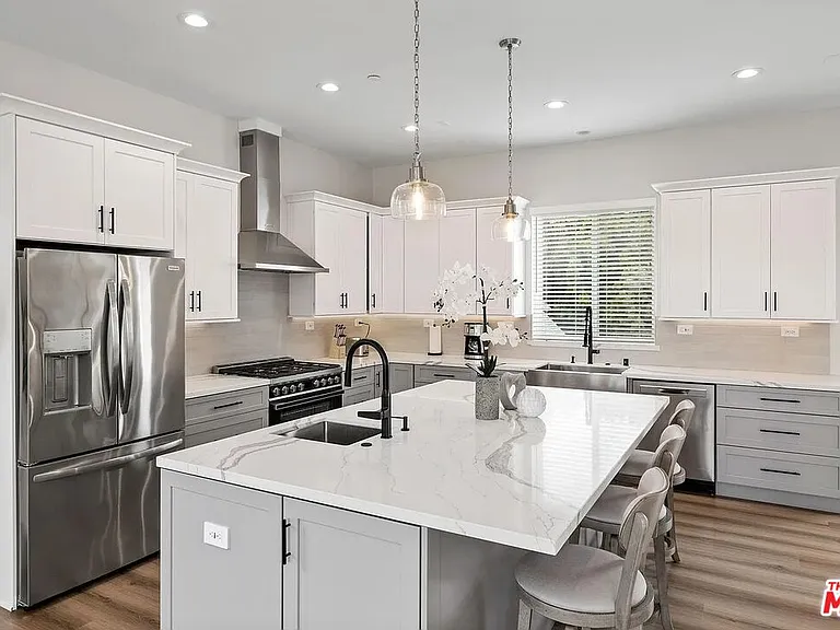 2423 Curtis Ave — Photo 13