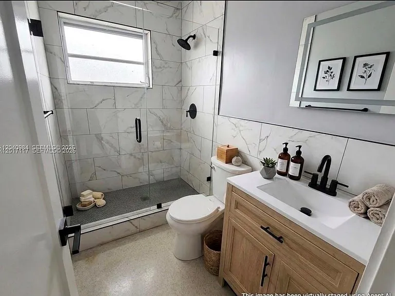 1140 NE 24th Ave #1 — Photo 2