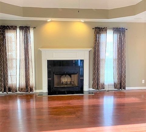 3rd image of 1180 Meadow Knoll Ln