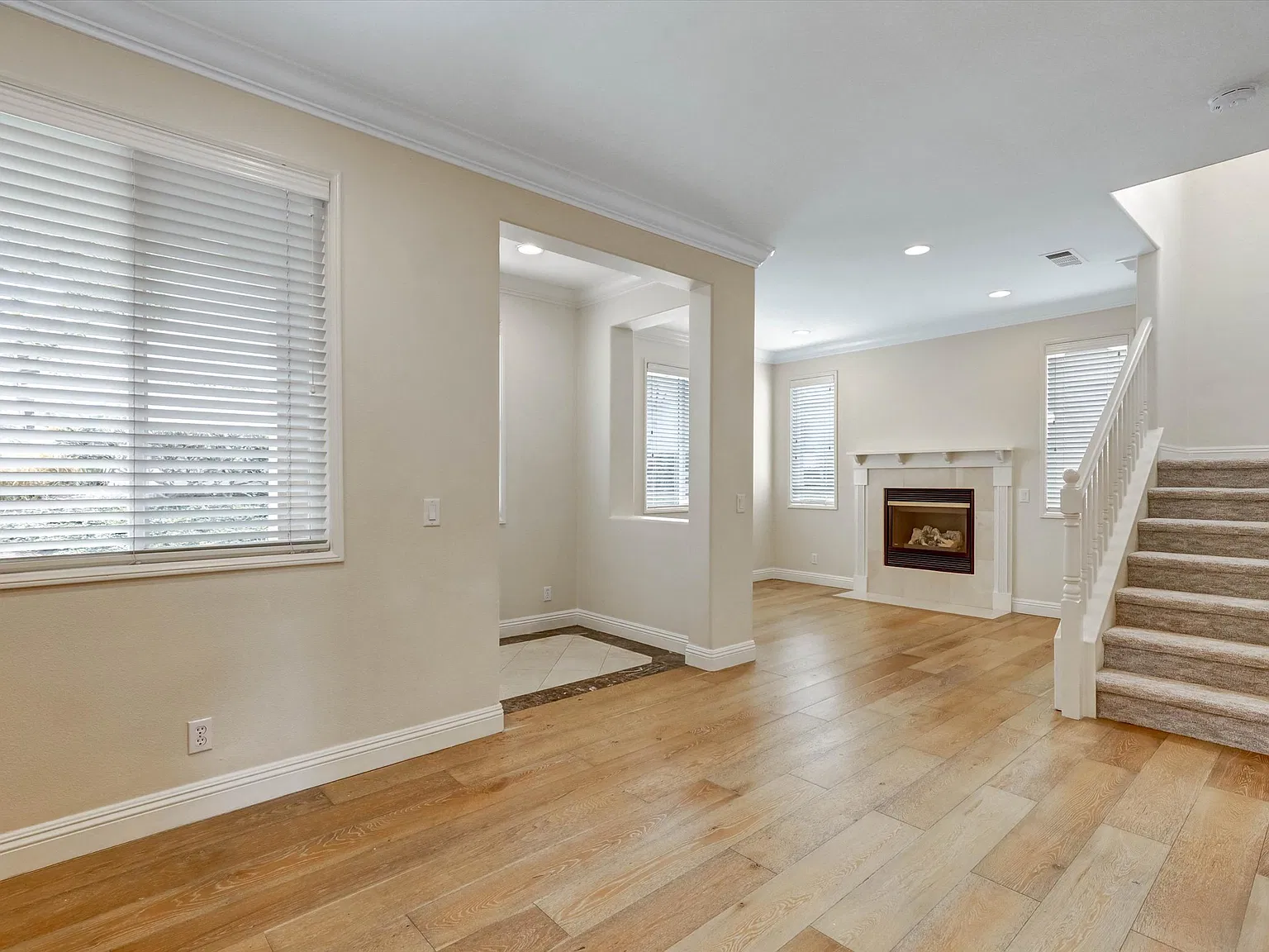 3 bed, 2.5 bath, 1714 sqft, $4,800 — Photo 2