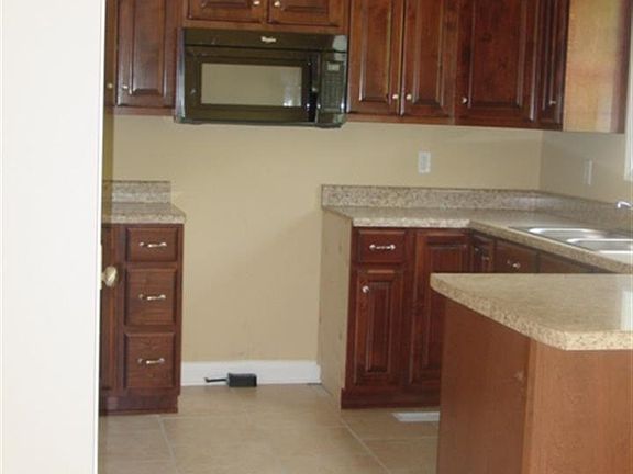 4th image of 689 Moss Creek Ave