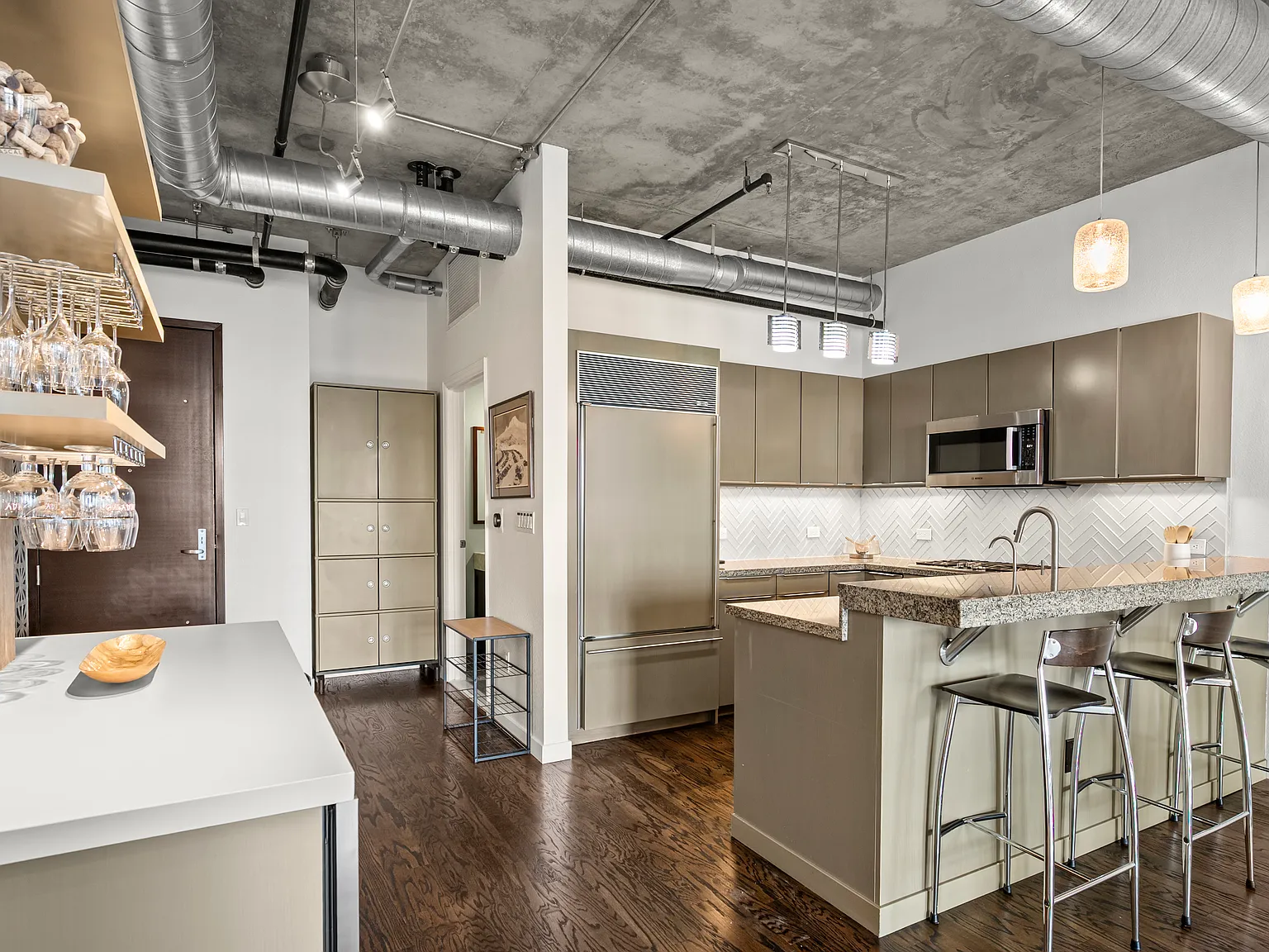 1 bed, 1.5 bath, 1377 sqft, $5,800 — Photo 2