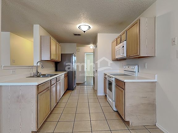 3rd image of 3014 Deer Ridge Dr