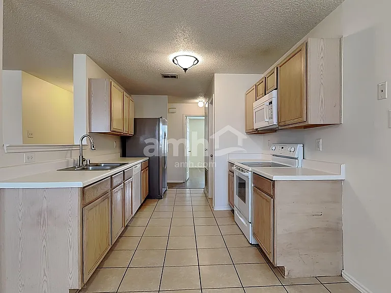3014 Deer Ridge Dr — Photo 3