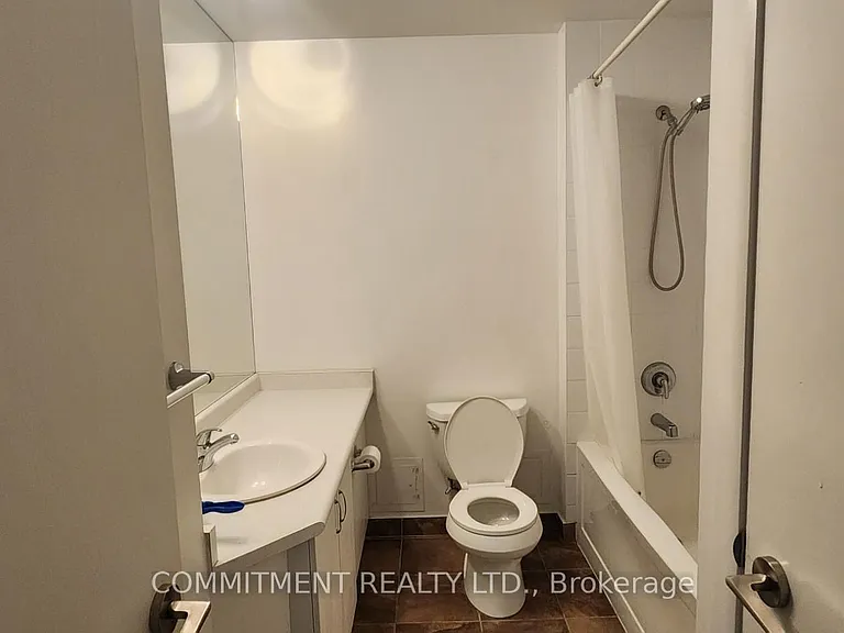 215 Fort York Blvd #215 — Photo 7