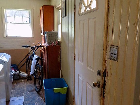 4th image of 33 Boggs Rd
