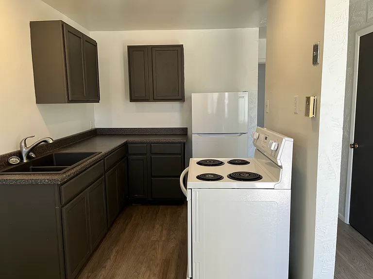 Modern & Spacious 1 Bedroom Apts - Quality SE Community — Photo 22