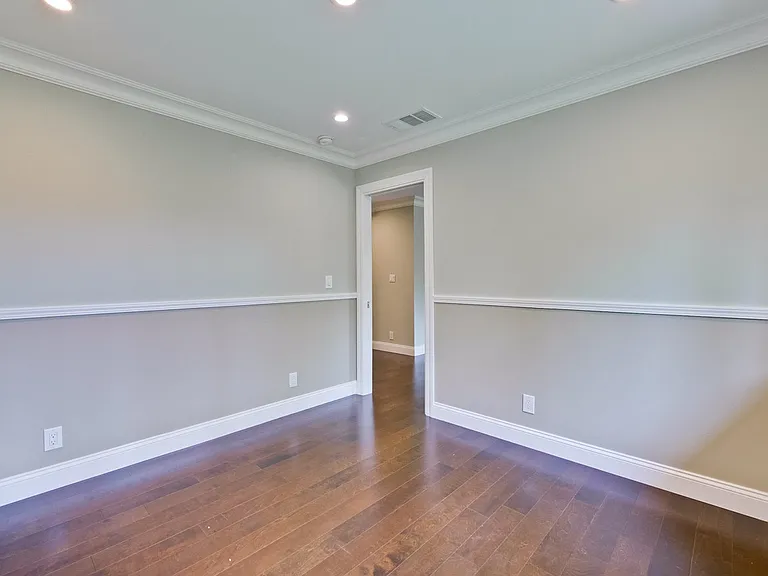Flexible 4th room