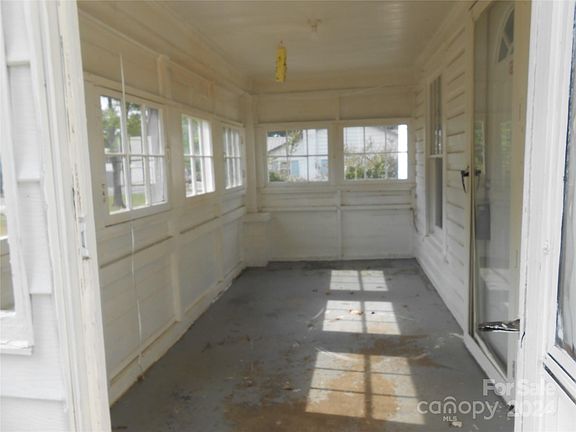 4th image of 407 N Cansler St