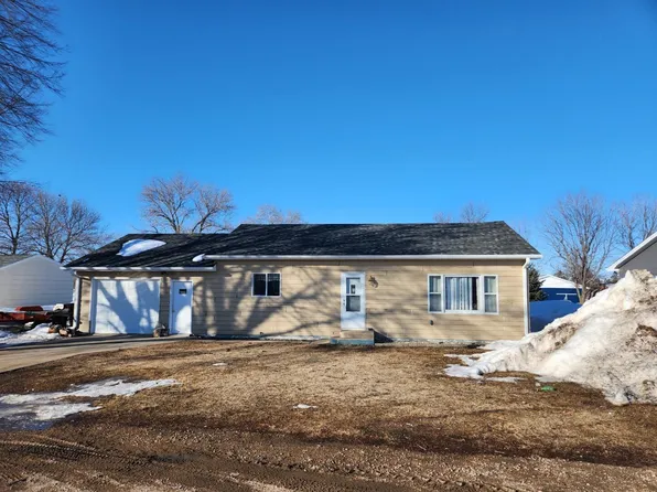 605 E Maple St, Parkston, SD 57366