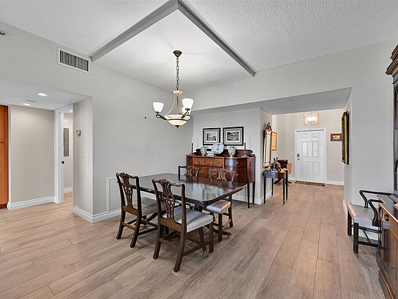 4th image of 2880 NE 14th Street Causeway #1004