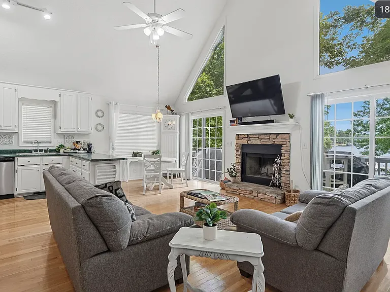 309 Thomas Dr — Photo 8