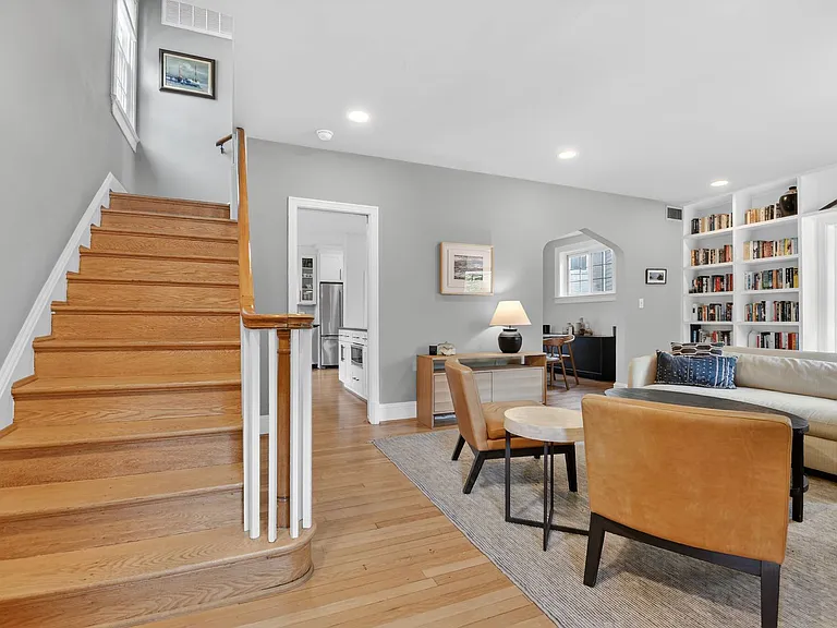 3005 McKinley St NW — Photo 2
