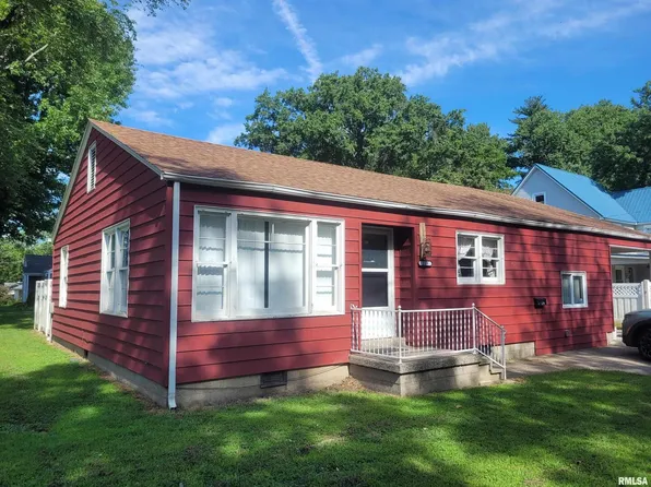 219 S Pope St, Benton, IL 62812