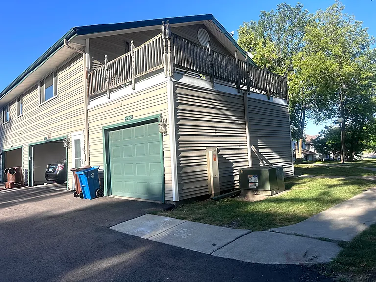 2700 Shenandoah Ln N — Photo 1