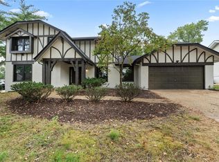 803 Somerton Ridge Dr, Saint Louis, MO 63141
